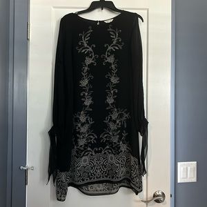 Linen dress. Sleeves are open with clasp in the middle and tie at the ends.